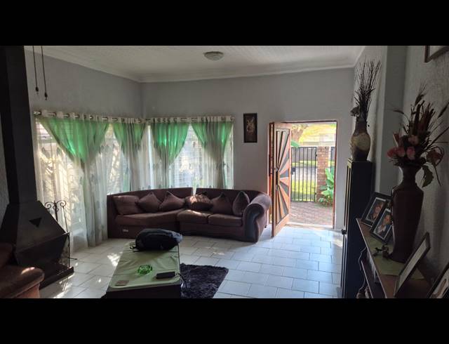 3 BEDROOM HOUSE FOR SALE IN BRENTHURST